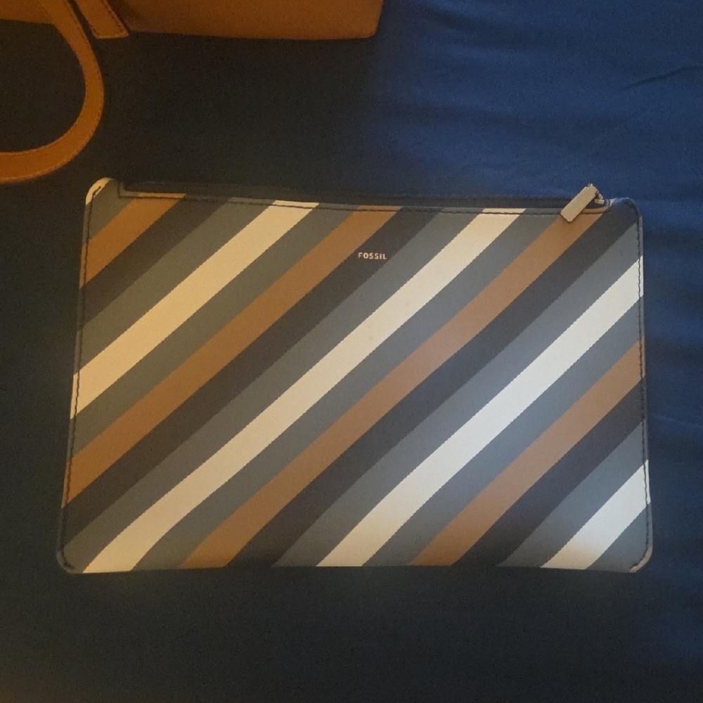 Fossil Tan Vegan Leather Tote Bag - Picture 4 of 4